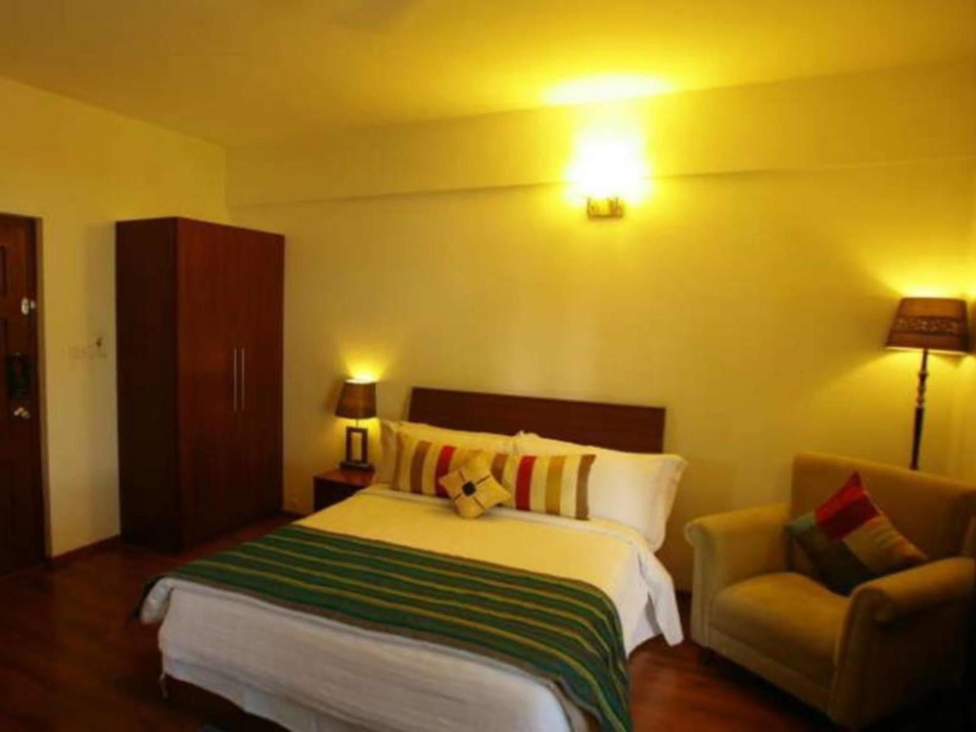 Justa Off Mg Road Hotel Bangalore Exterior photo